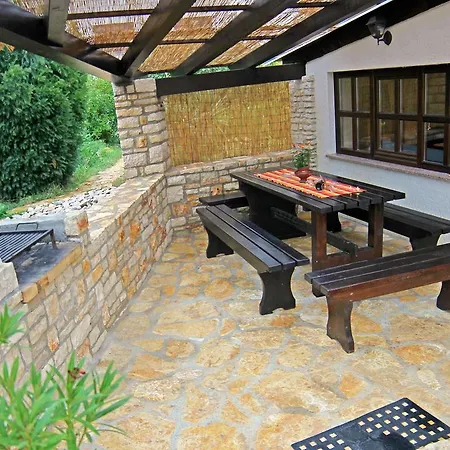 Vakantiehuis Holiday Matohanci 102 *