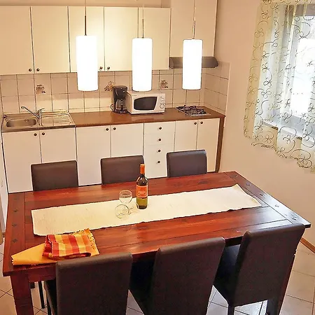 Vakantiehuis Holiday Matohanci 102