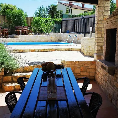 Holiday Matohanci 102