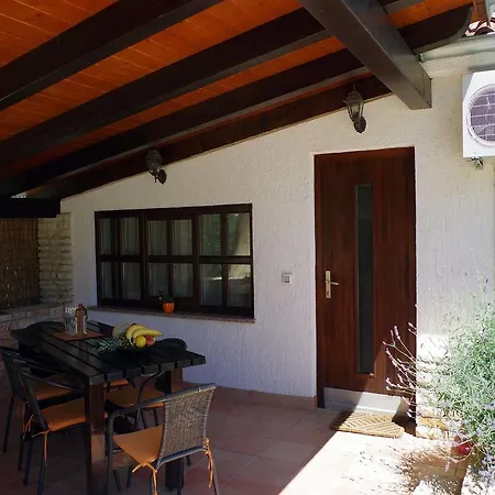 Holiday Matohanci 102 Vakantiehuis Kanfanar