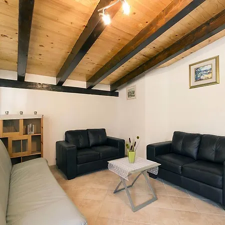Holiday Matohanci 102 *